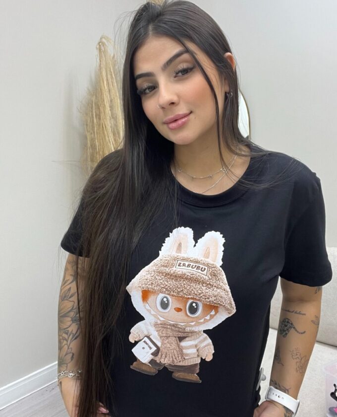 OPicoGirl - T-Shirt Joana - Labubu - Preto