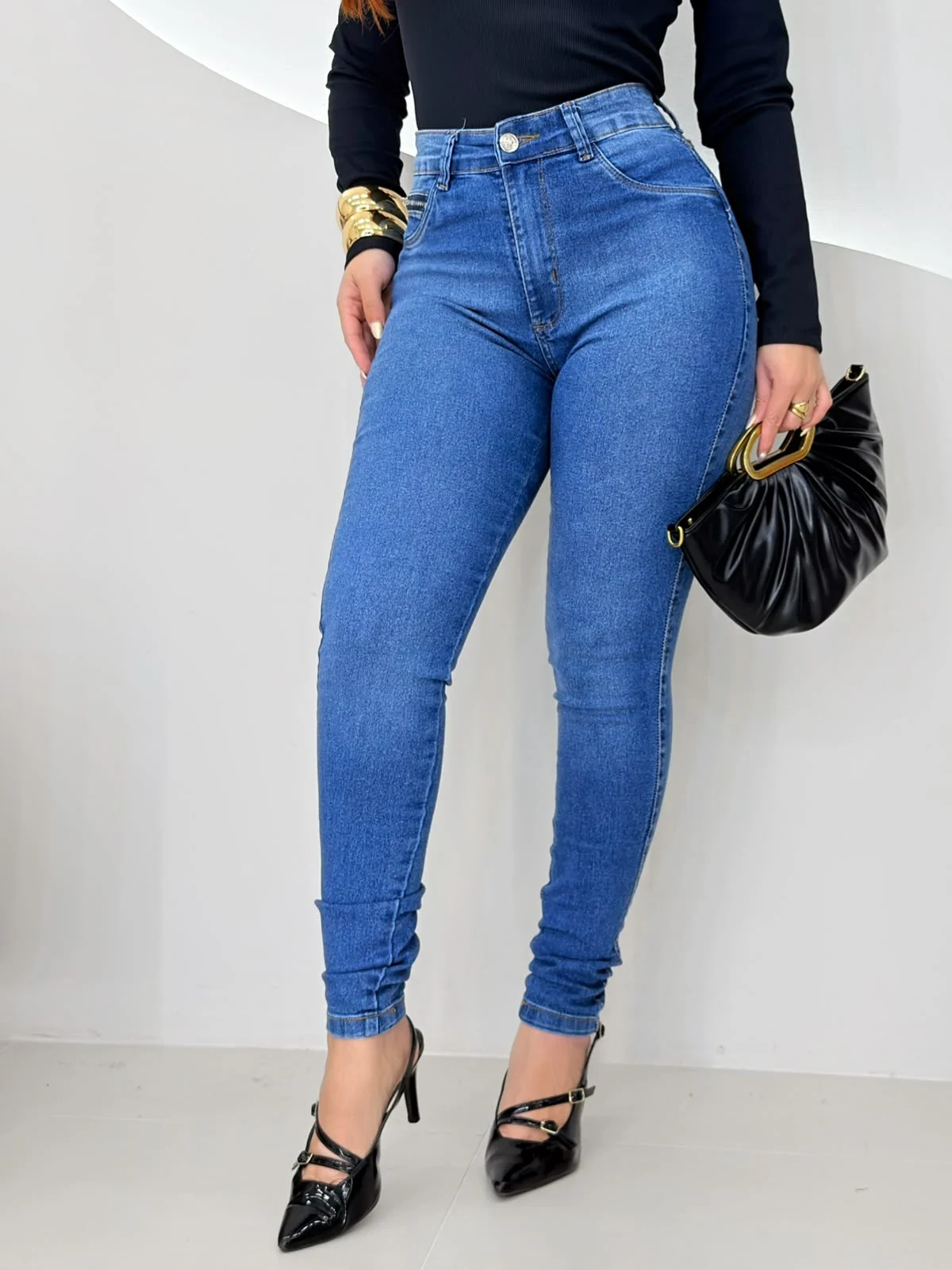 OPicoGirl – Calça Jeans Melinda Skinny Lavagem Azul Botão Dourado com Bolso Quadrado Frontal (cópia) OPicoGirl - Calça Jeans Melinda Skinny Lavagem Azul Botão Dourado com Bolso Quadrado Frontal (cópia)